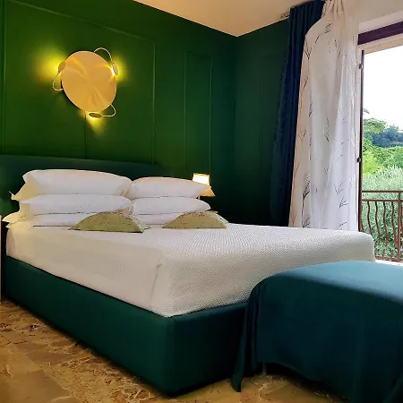 Boutique In Verona - Valpolicella - Big Terrace And Garden, Balcony And Garage - Hide In Hedonism Apartamento San Pietro in Cariano