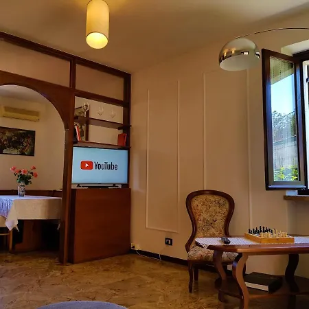 Boutique In Verona - Valpolicella - Big Terrace And Garden, Balcony And Garage - Hide In Hedonism Apartamento San Pietro in Cariano